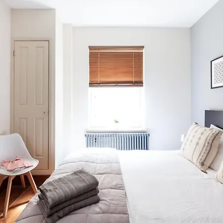 Modern And Comfortable Air-conditioned 2br Flat Apartment *