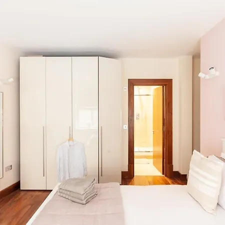Apartment Modern And Comfortable Air-conditioned 2br Flat London