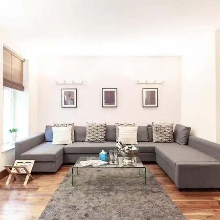Apartment Modern And Comfortable Air-conditioned 2br Flat