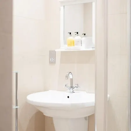 Modern And Comfortable Air-conditioned 2br Flat Apartment *