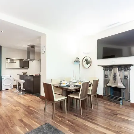 Modern And Comfortable Air-conditioned 2br Flat Apartment *