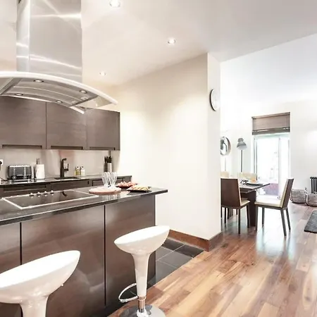 Apartment Modern And Comfortable Air-conditioned 2br Flat London