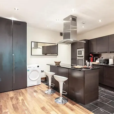 Modern And Comfortable Air-conditioned 2br Flat Apartment *