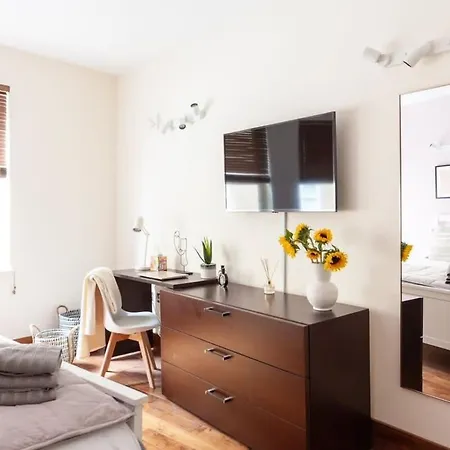 Apartment Modern And Comfortable Air-conditioned 2br Flat London