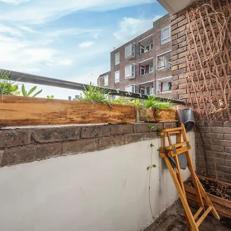 Cozy 1-bedroom Oasis With Balcony In London's Heart
