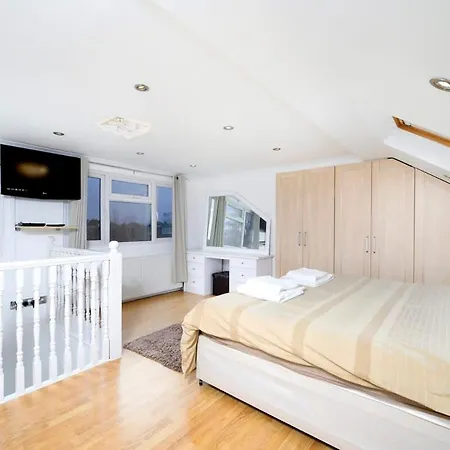 Chic 3br - Eats And Sights Closeby *