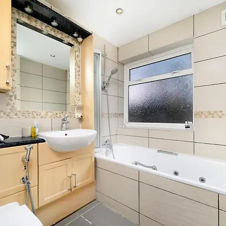 Holiday home Chic 3br - Eats And Sights Closeby London