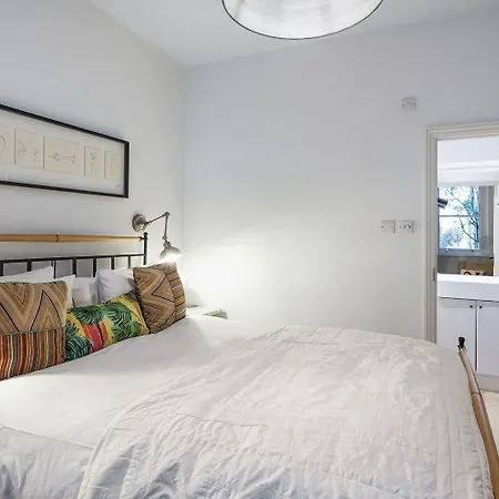 Hububb Luxury Queen's Gate Garden Apartment London