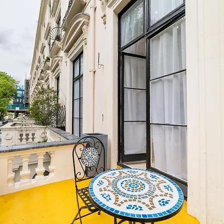Cozy In Queen's Garden Apartment