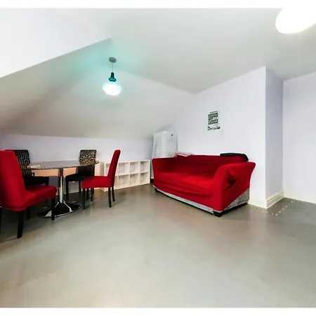 Chic Croydon 2br Flat - Free Parking *