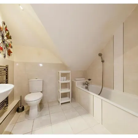 Chic Croydon 2br Flat - Free Parking
