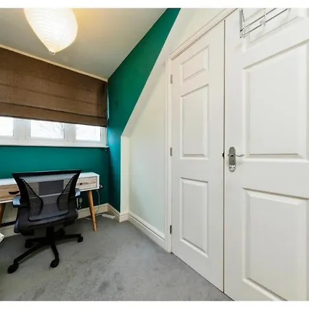 Apartment Chic Croydon 2br Flat - Free Parking Purley