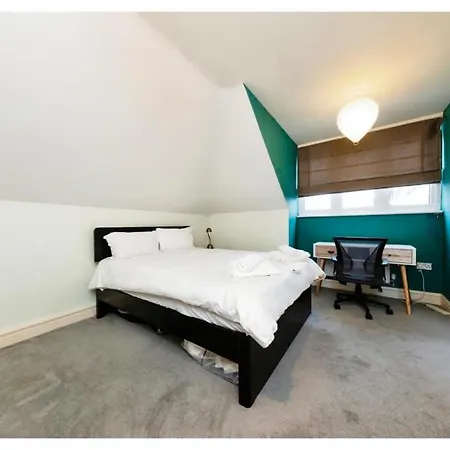 Chic Croydon 2br Flat - Free Parking * Purley