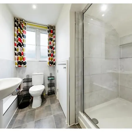 Chic Croydon 2br Flat - Free Parking Apartment Purley