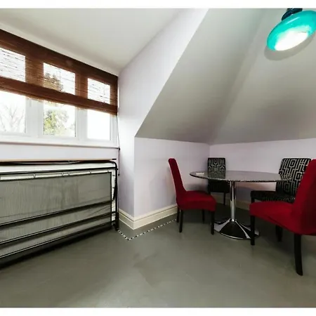 Chic Croydon 2br Flat - Free Parking