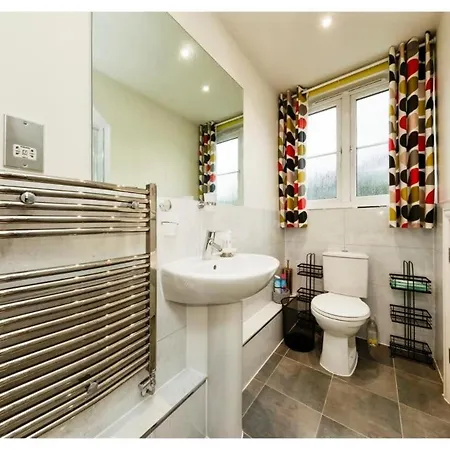 Chic Croydon 2br Flat - Free Parking * Purley