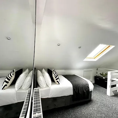 Apartment Serviced 4 Bed 2 Bath Manor Park House *