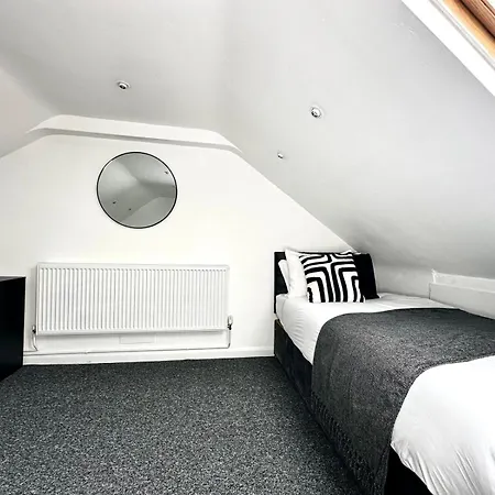 Serviced 4 Bed 2 Bath Manor Park House *