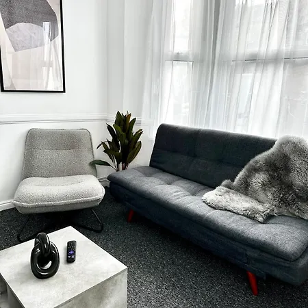 Apartment Serviced 4 Bed 2 Bath Manor Park House