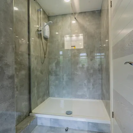 Holiday home Hayes - Easy Links To Lhr And London Northolt (Greater London)