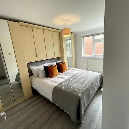 Modern 3 Bedroom House In Finchley Totteridge