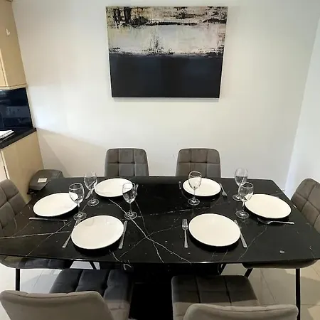 Holiday home Modern 3 Bedroom House In Finchley