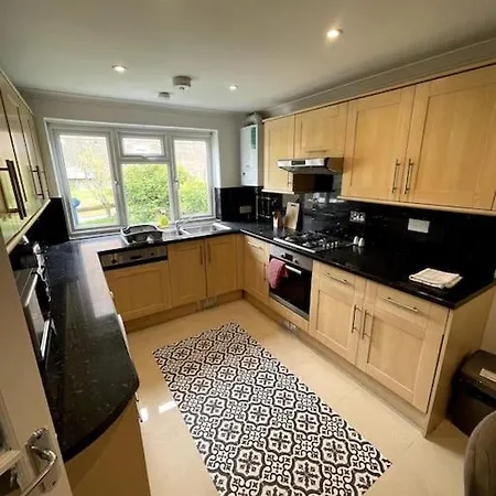 Modern 3 Bedroom House In Finchley Holiday home