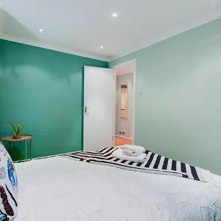 Apartment Edgware Road Two Bedroom *