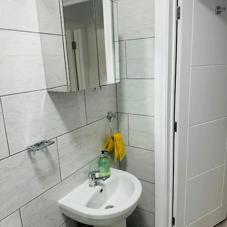 Dreams Apartment Croydon