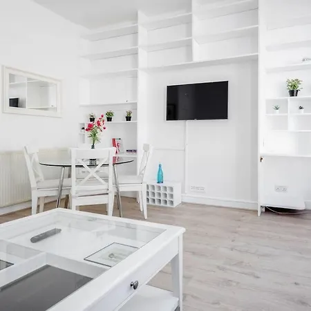 Bright 1-bedroom In Chelsea London