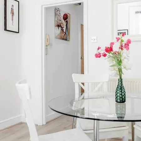 Bright 1-bedroom In Chelsea * London
