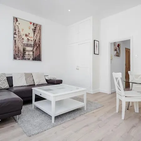 Bright 1-bedroom In Chelsea Apartment London