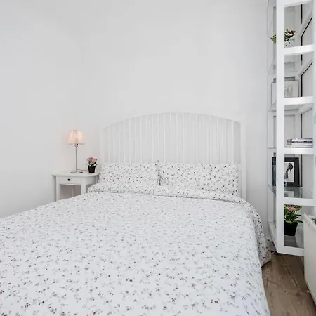 Bright 1-bedroom In Chelsea Apartment *