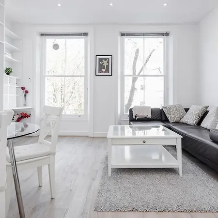 Bright 1-bedroom In Chelsea Apartment London