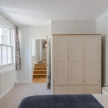 The Oval Abode *
