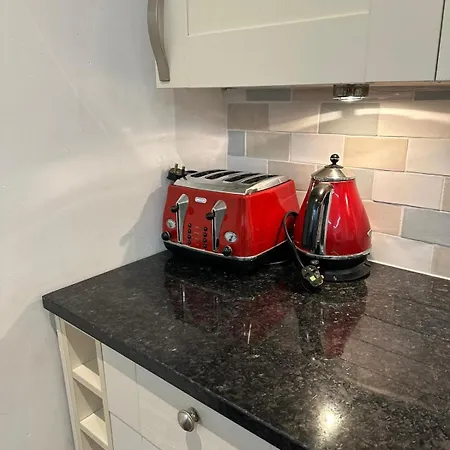 Apartment 2 Bedroom Flat Wembley London