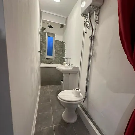 Apartment 2 Bedroom Flat Wembley *