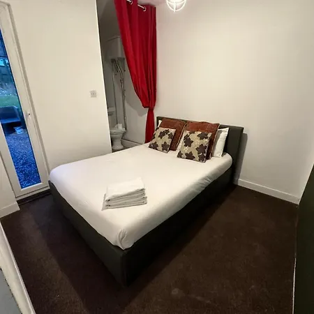 2 Bedroom Flat Wembley London