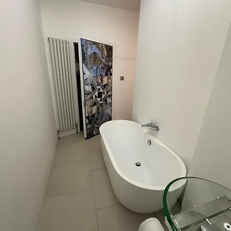 2 Bedroom Flat Wembley * London
