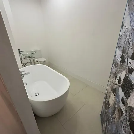 2 Bedroom Flat Wembley Apartment London