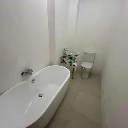 2 Bedroom Flat Wembley London