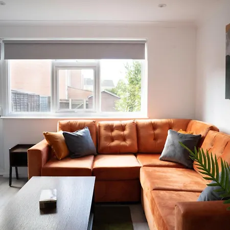Modern 3 Bedroom House In Finchley Holiday home *
