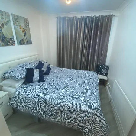 2 Bedroom In Maida Vale Apartment