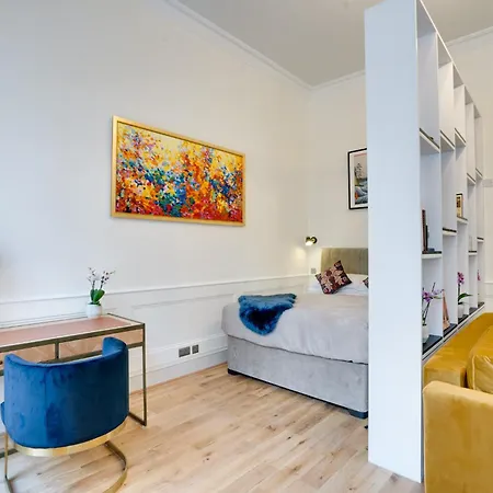 Designer Retreat By Park