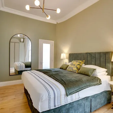 Designer Retreat By Park Apartment *