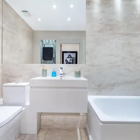 2 Bed / 2 Bath Versace In Knightsbridge *