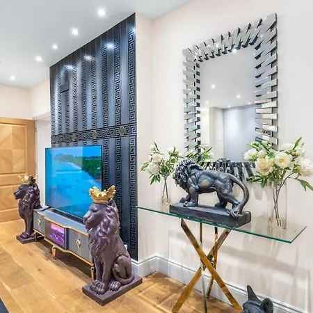 2 Bed / 2 Bath Versace In Knightsbridge Apartman *