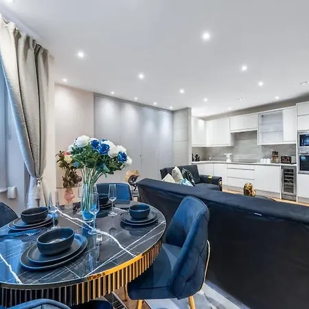 2 Bed / 2 Bath Versace In Knightsbridge * London