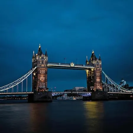 2 Bed / 2 Bath Versace In Knightsbridge Apartamento