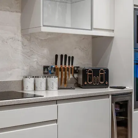 Apartman 2 Bed / 2 Bath Versace In Knightsbridge London